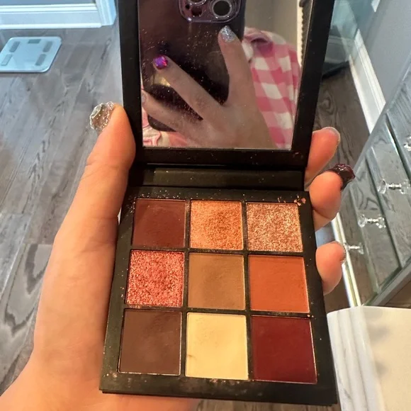 Huda eye shadow - Picture 3 of 3